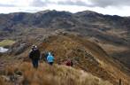 Caminhando a mais de 4.200 metros de altitude no Parque Nacional Cajas, na região de Cuenca, no Equador